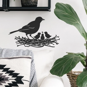 Sticker mural silhouette de nid d'oiseau montrant un oiseau nourrissant ses poussins