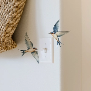 Paar realistische Schwalben-Wandtattoo für die Dekoration von Lichtschaltern im Wohnzimmer