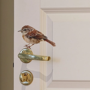 Sticker mural oiseau aquarelle réaliste montrant un passereau brun sur une porte
