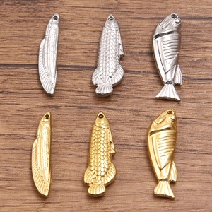 Ciondoli in Acciaio Inossidabile 304 a Forma di Pesce per Creazione Gioielli Fai da Te Placcati in Oro Sottovuoto Accessorio Animale Marino