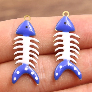 Gouden roestvrijstalen visgraat bedeltjes met blauw emaille voor DIY sieraden maken