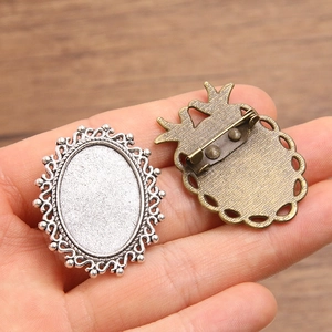 Ovale Broschenbasis in Bronze und Silber mit gewelltem Rand für DIY-Schmuckherstellung