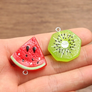 Ensemble de pendentifs fruits en résine pastèque et kiwi pour la création de bijoux