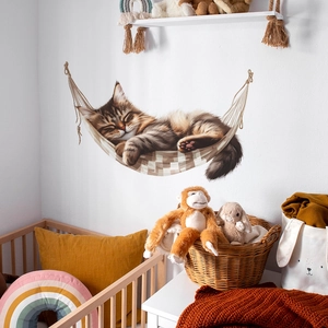 Kreativer Wandaufkleber mit einer schlafenden Katze in einer Hängematte für Deko