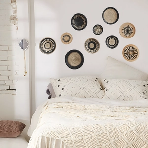 Set di 10 cesti da parete intrecciati in paglia nera e beige per decorazioni bohémien