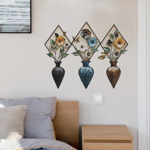 Three-piece metal flower wall decor in diamond frames for a retro minimalist bedroom