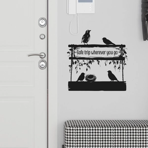 Wandtattoo mit Vogelsilhouette und Safe Trip Spruch für moderne Wohnzimmerdeko