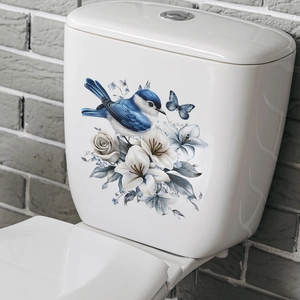 Détail d'un adhésif WC floral avec oiseau bleu, lys blancs et roses sur la céramique