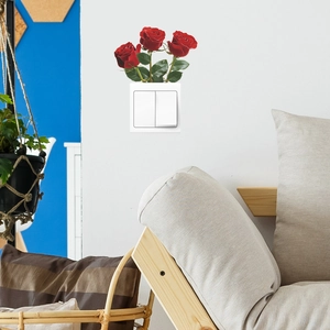 Detailansicht der 3D-Wandtattoo-Rote Rosen zur Dekoration eines weißen Lichtschalters