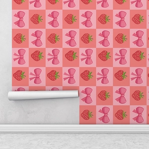 Papier peint adhésif avec motif à carreaux de fraises et nœuds roses pour décoration