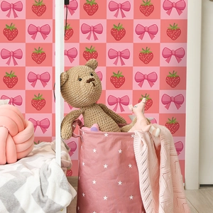 Papier peint auto-adhésif à carreaux roses avec fraises et nœuds pour chambre d'enfant