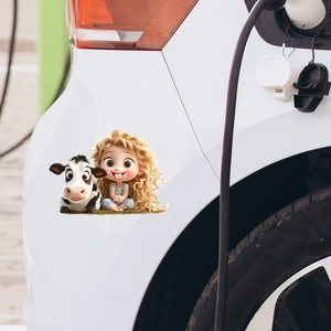 Adesivo decorativo 3D bambina e mucca su pannello laterale auto bianca