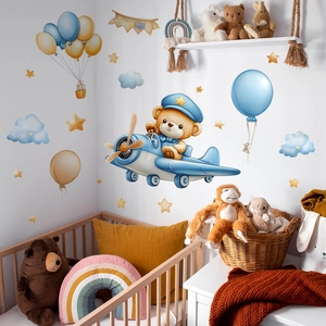 Adesivo murale con orsetto su aereo nuvole blu e stelle per cameretta dei bambini