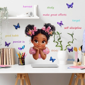 Sticker mural fille de dessin animé avec papillons et citations pour décorer le bureau