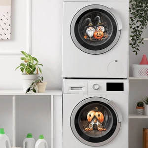 Adesivi di Halloween con gnomi e casa zucca su una lavatrice bianca moderna