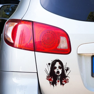 Autocollant de voiture fantôme sanglant d'Halloween sur coffre de voiture blanc