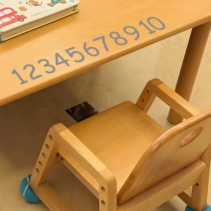 Set scrivania e sedia per bambini regolabile in legno massello con schienale a cuore