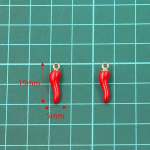 Pair of 19mm red chili pepper alloy pendants with KC gold plating for DIY jewelry making