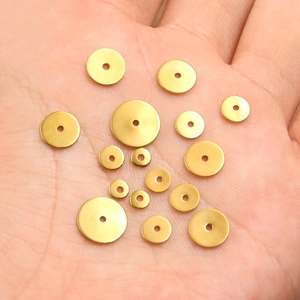 Cuentas espaciadoras planas de acero inoxidable dorado de varios tamaños para joyería DIY