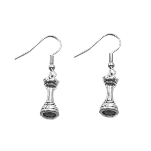 Boucles d'oreilles avec pendentif reine d'échecs en métal argenté style vintage