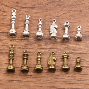 Pendentifs en Alliage de Zinc Vintage Forme de Pièce d'Échecs pour Fabrication de Bijoux DIY Bronze Argent Antique Roi Reine Tour Fou Cavalier Pion Charms