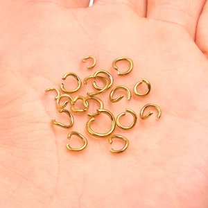 Goldene Edelstahl Binderinge in verschiedenen Größen für DIY Schmuckherstellung