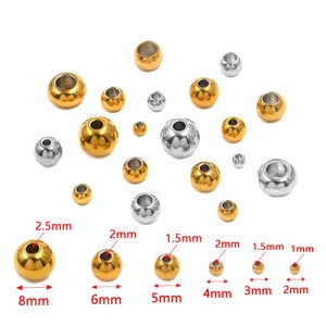 Perles d'espacement polies en acier inoxydable or et argent montrant différentes tailles