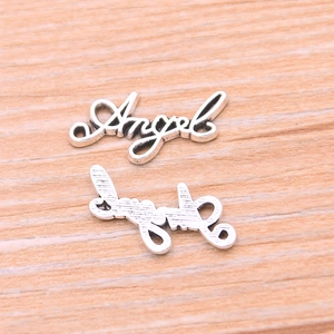 Antik-silberner Angel-Alphabet-Charm-Anhänger mit polierter und gebürsteter Textur