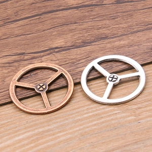 Vintage alloy steering wheel gear charms in bronze and silver for DIY jewelry making