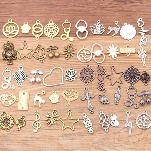 Breloques en Alliage Vintage pour la Fabrication de Bijoux DIY Mixtes Animaux Plantes Coeur Étoile Pendentifs Connecteurs pour Bracelets Colliers