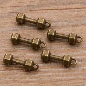 Détails de breloques haltères rétro en bronze pour bijoux DIY sur fond de bois naturel