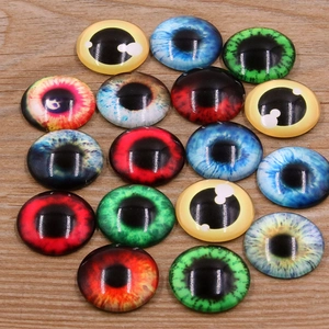 Cabochons en verre DIY 20-25mm avec motifs d'yeux d'animaux variés sur fond de bois