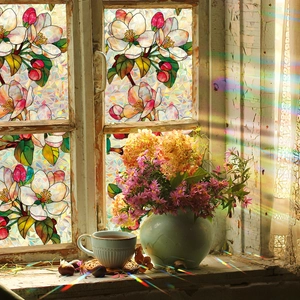 Regenbogen Laser Fensterfolie mit Magnolienmuster auf weißem Holzrahmen für das Wohnzimmer