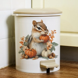 Weißer Treteimer mit Eichhörnchen und Kürbis Dekor für gemütliche Küche und Wohnraum