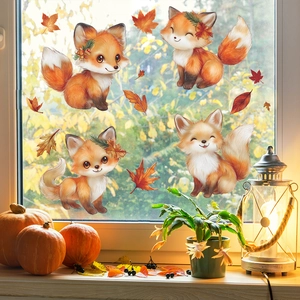Fensteraufkleber mit herbstlichen Motiven wie niedlichen Comic-Füchsen und bunten Ahornblättern