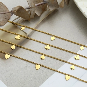 Collar De Acero De Titanio Con Colgante De Palos De Póker Para Mujer Chapado En Oro Corazones Picas Tréboles Diamantes Joyería
