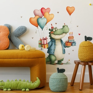 Detail von Wandtattoo Krokodil mit Partyhut und Ballons in einem gemütlichen Kinderzimmer