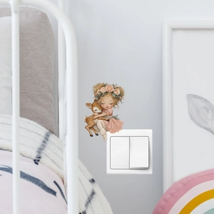Sticker mural fille câlinant un cerf pour décoration d'interrupteur chambre d'enfant
