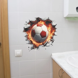 Sticker mural 3D créatif présentant un ballon de foot enflammé perçant un mur de chambre