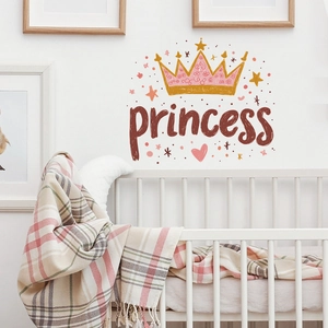 Wandsticker mit Prinzessinnenkrone und Sternen in Rosa und Gold für das Kinderzimmer