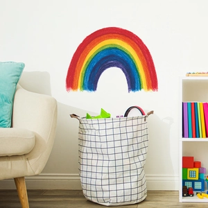 Selbstklebender Regenbogen-Wandtattoo im handgemalten Pastellstil für das Kinderzimmer