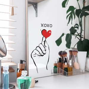 Adesivo murale a specchio con cuore a mano e testo XOXO per la decorazione