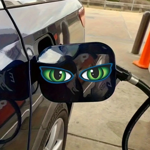 Stickers de voiture yeux de chat verts créatifs sur trappe à essence noire avec fini brillant