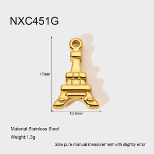 Detailweergave van de 18K vergulde Eiffeltoren-hanger met afmetingen en gewichtsinfos
