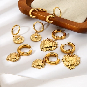 18K vergoldete Edelstahl Creolen Set mit Herz Mond und Sonne Anhängern für Damen