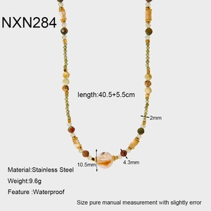 Détail du collier en acier inoxydable étanche avec perles multicolores et mesures