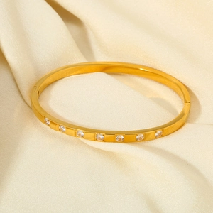 Bracciale rigido in acciaio inossidabile placcato oro 18K con sette zirconi su seta