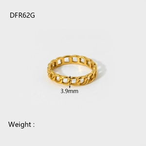 Dettaglio della larghezza di 3,9 mm dell'anello a catena in acciaio inossidabile 18K