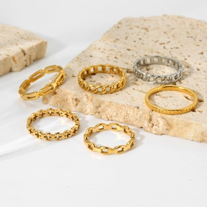 Set di sei anelli vintage in acciaio al titanio placcato oro 18K con design geometrici
