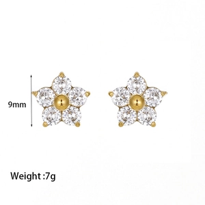 Detailansicht der 9mm Gold-Ohrstecker mit Zirkonia-Blumen und Größenangaben